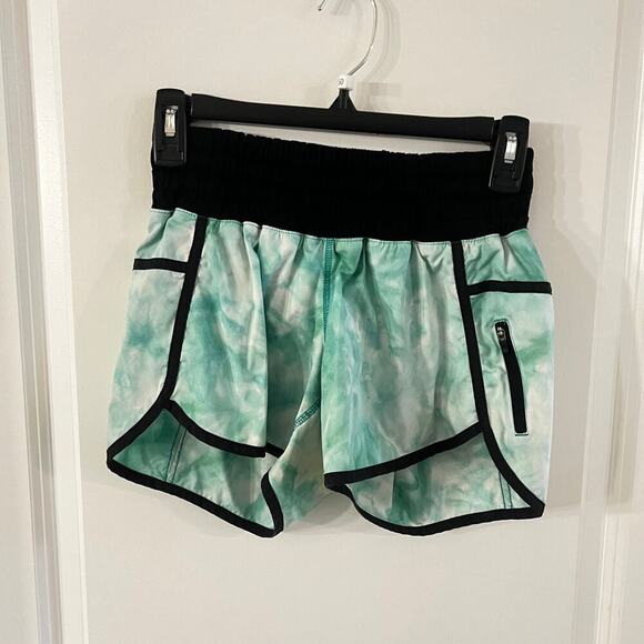 Lululemon Tracker Shorts Size 4 Color Mint Green and White